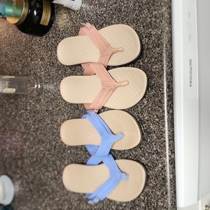 2 pair vionic tide flip flips